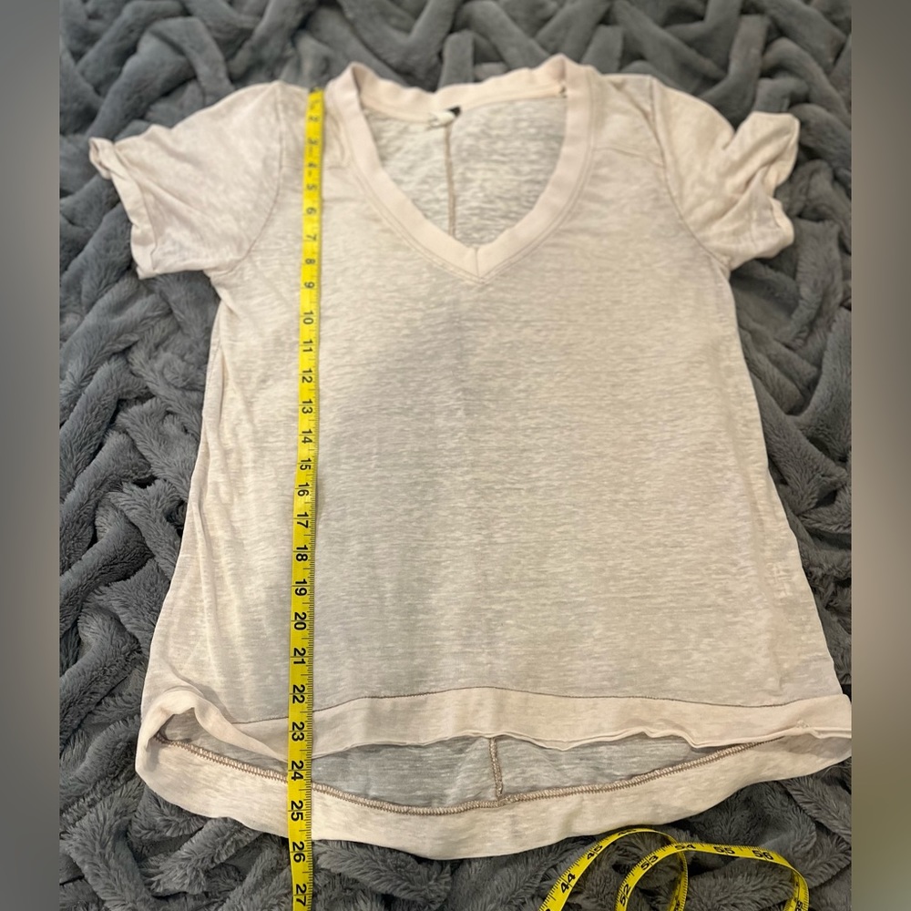 We The Free Lightweight Peach V Neck T-Shirt Size X Small - Picture 12 of 12